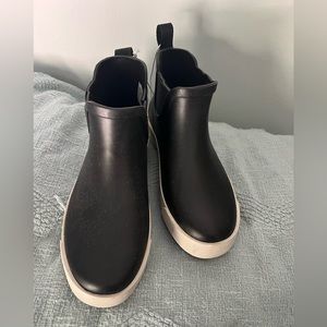 Rain boots size 6